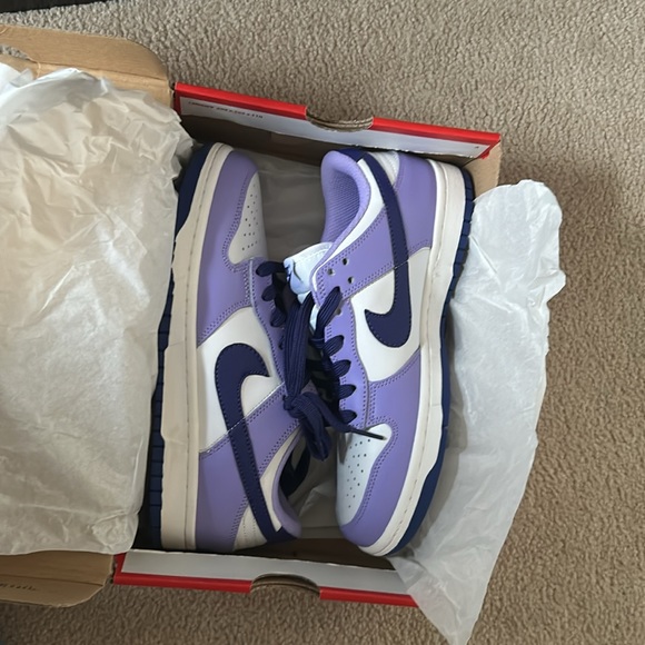 These are un worn Nike sb dunks - Picture 2 of 2